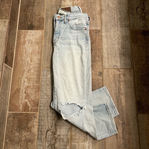 MADEWELL | Mid-Rise Classic Straight Jeans in Wellingford Wash - Picture 5 of 8